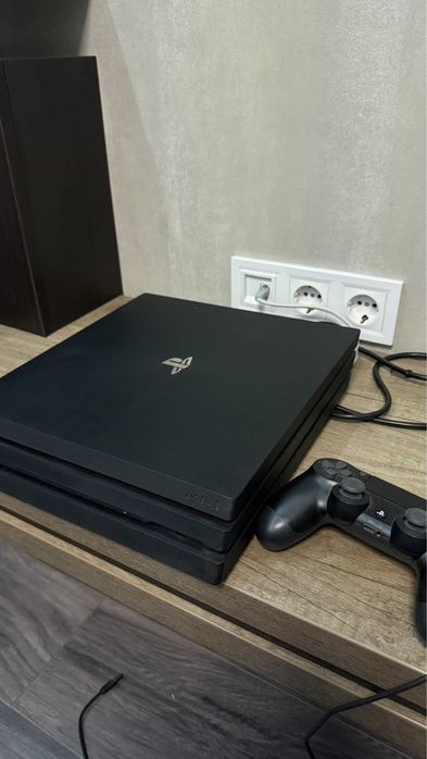 Продам PlayStation4 ідеальний стан
