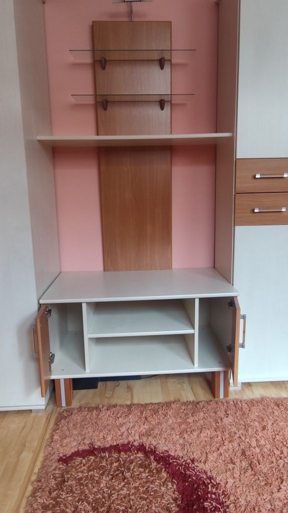 Meblościanka z szafą ( 3m)