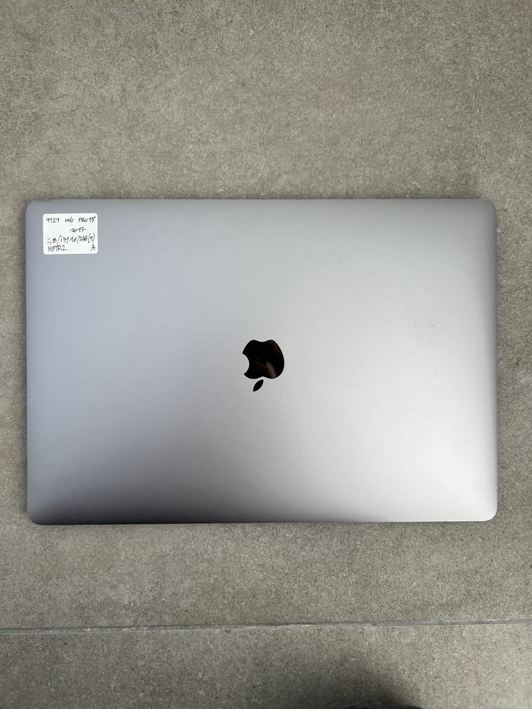 570$ MacBook Pro 15 2017 2,8GHz / i7 / 16 GB / 256gb SSD