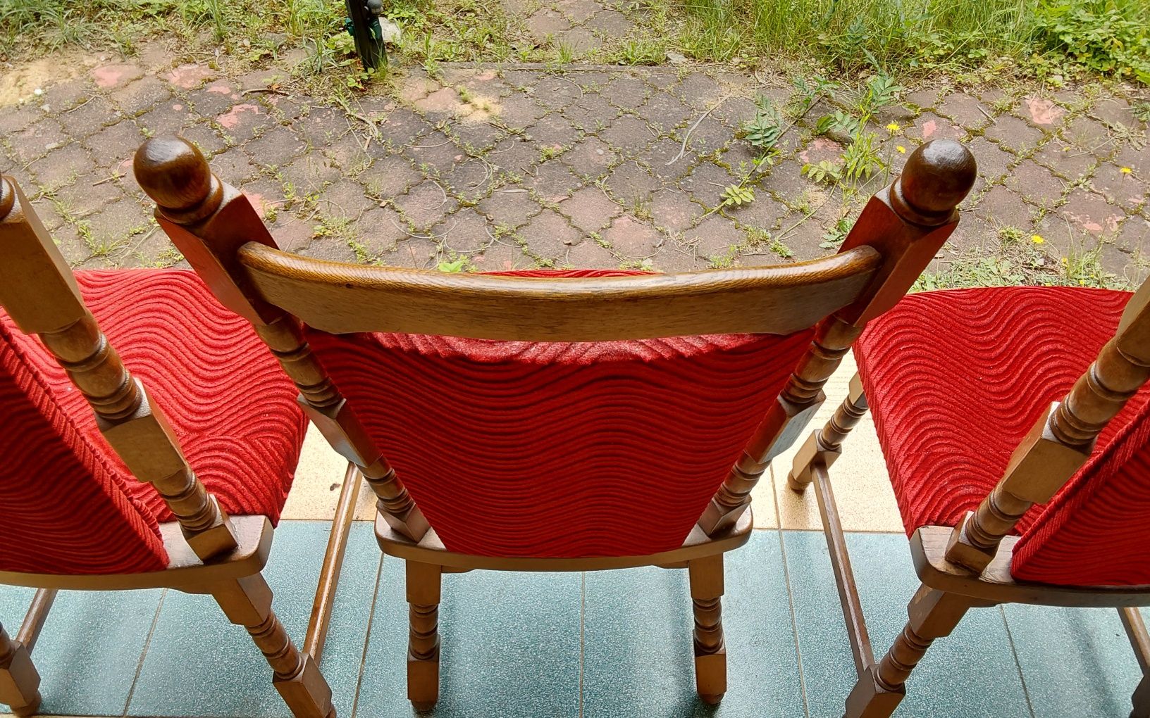 Krzesła w staroświeckim stylu