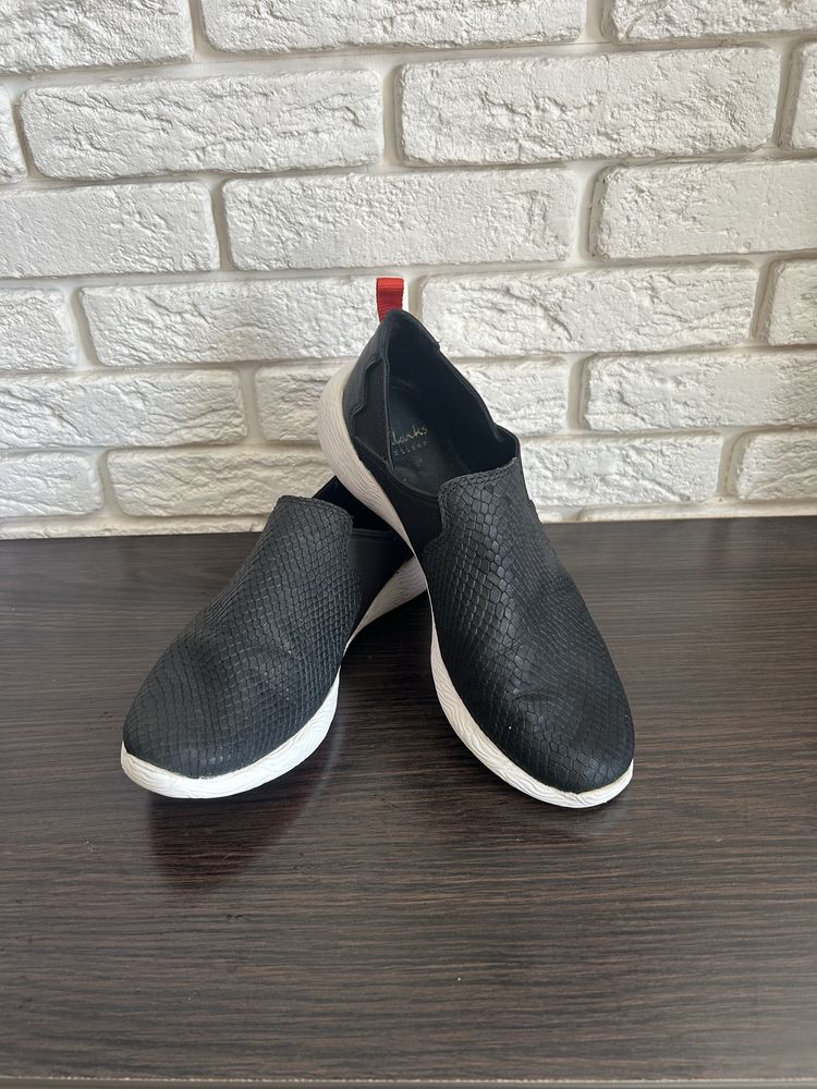 Мокасіни, сліпони Clarks