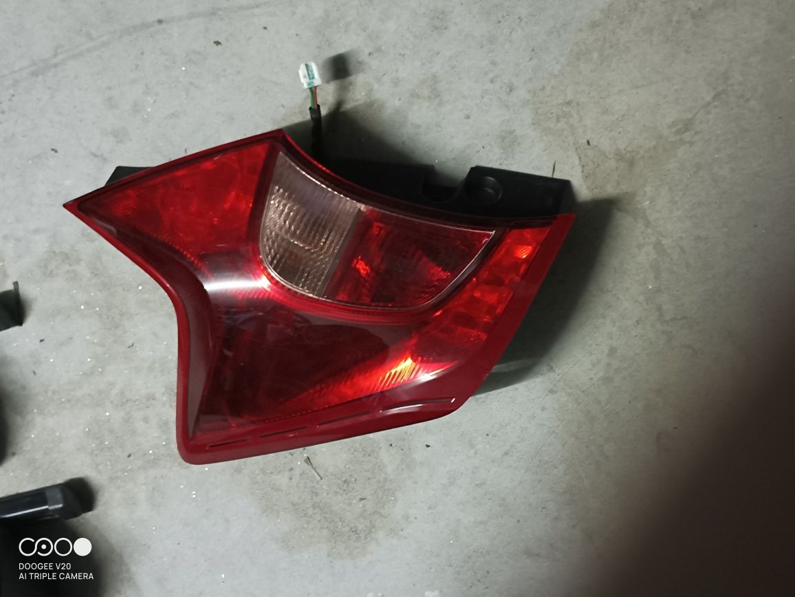 Farol traseiro esquerdo Nissan note 2016