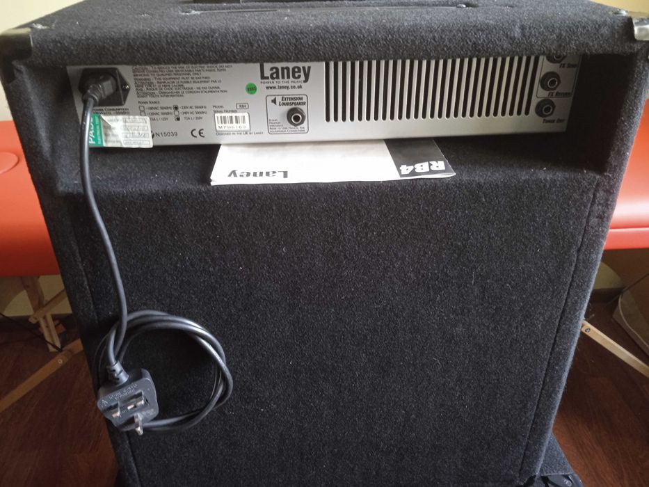 Комбопідсилювач "Laney RB4" evo1 (потужністю 165 W).