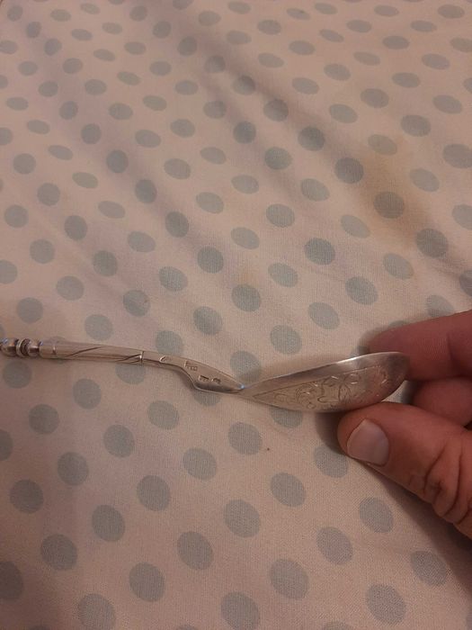 продам ложечку  серебряную