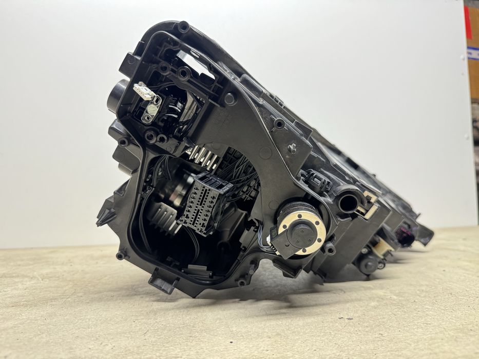 Фара левая Audi Q8. Оригинал