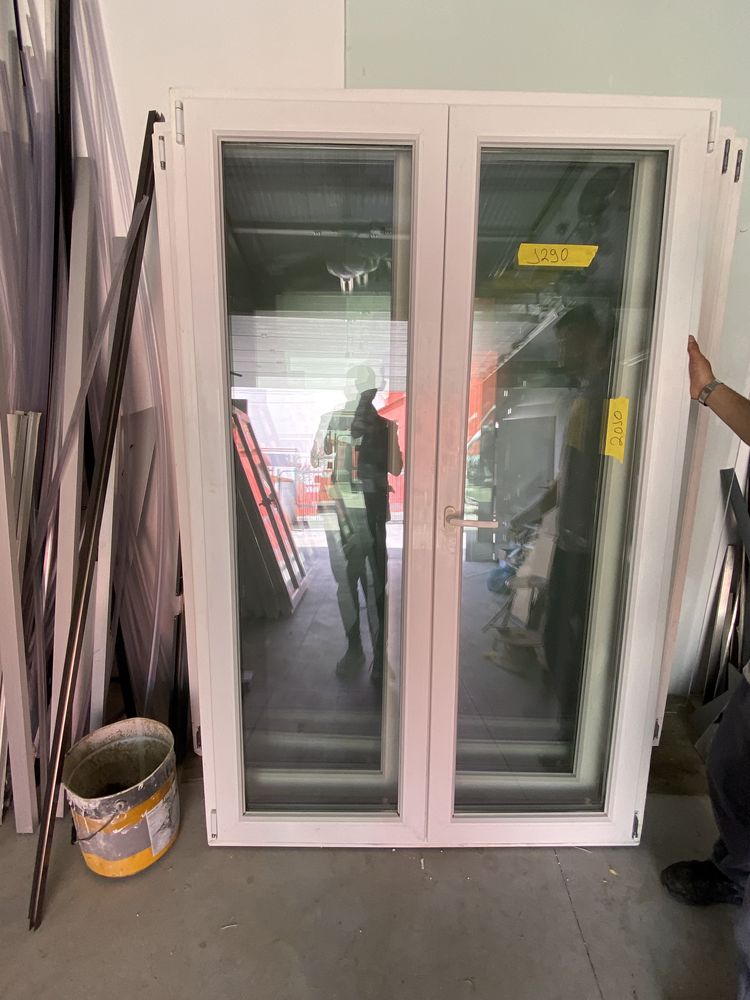 Vendo janelas e portas em pvc com ótimos preços  a negociação
