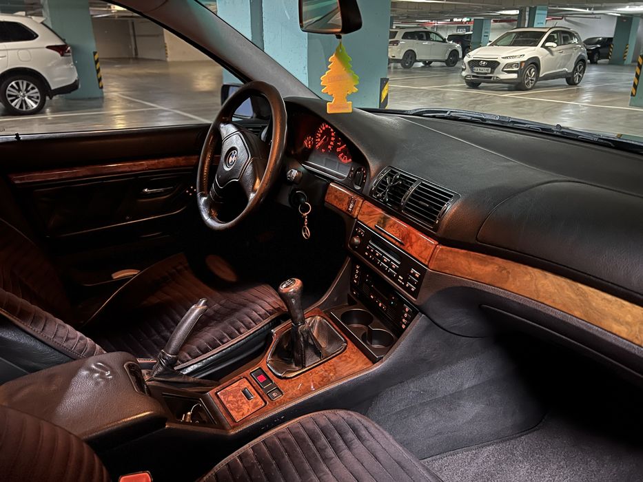 Продам BMW E39 525I