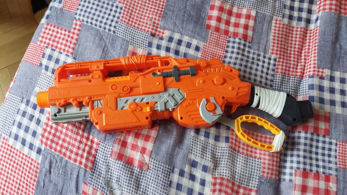 Пістолет Nerf б/у 800грн.