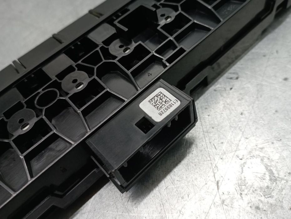 Botão / interruptor 4 piscas DACIA Duster (HM_)