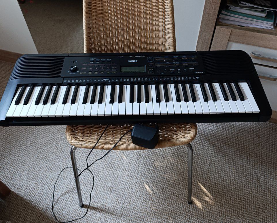 Синтезатор Yamaha psr-е 273