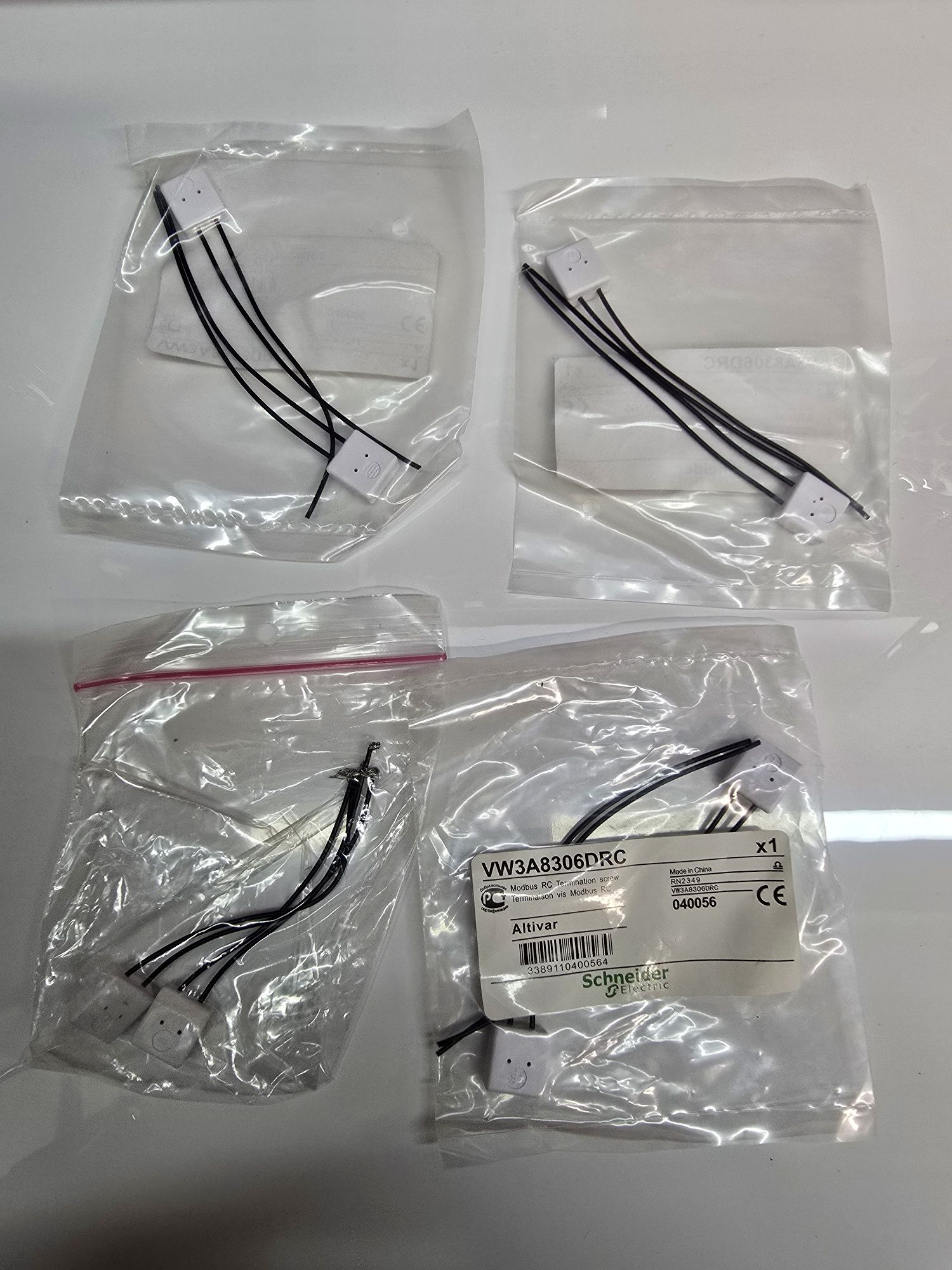 Rezystor terminujacy Shneider Altivar VW3A8306DRC