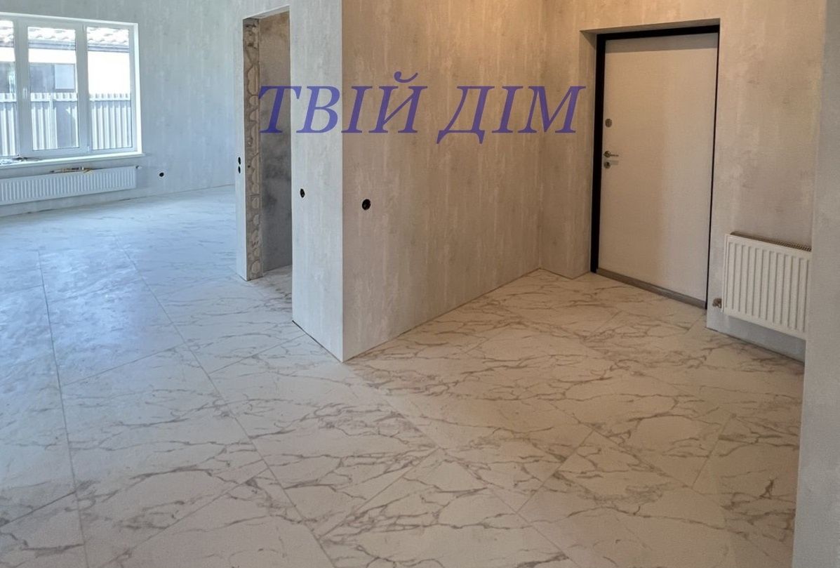 Продаж будинку з новим ремонтом