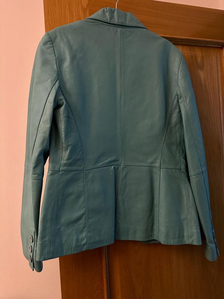 Blazer pele azul turquesa tamanho veste  do 36 ao 38/40