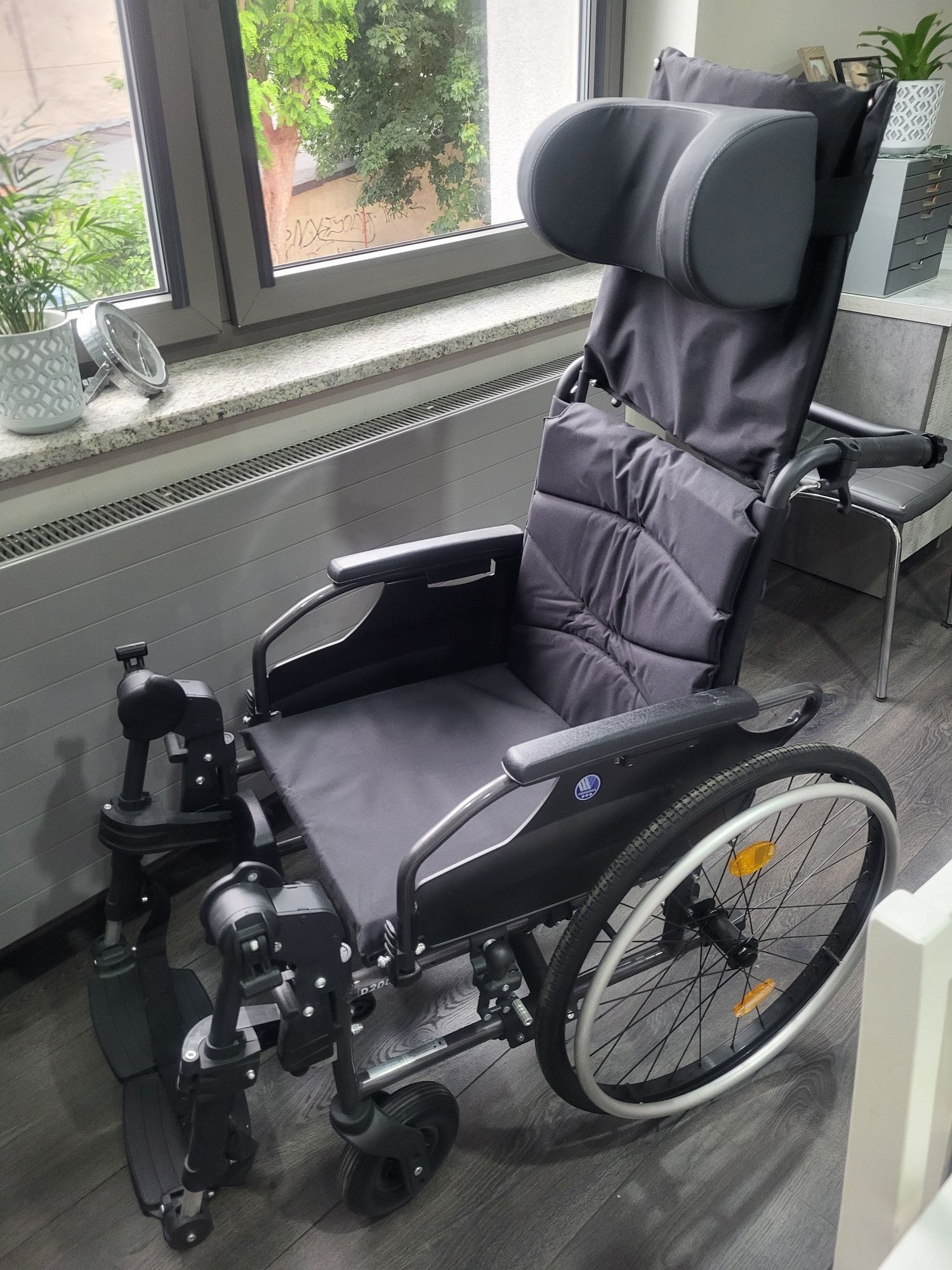 Aluminiowy wózek inwalidzki  D 200 30 Vermeiren