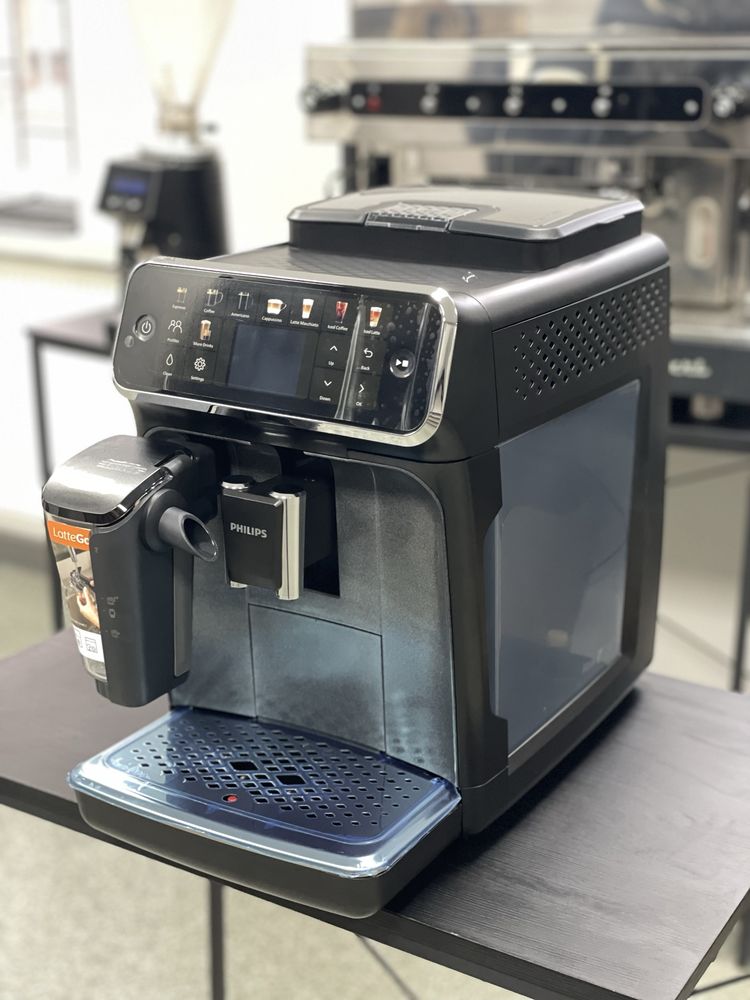 Кофемашина в идеальном состоянии без пробега Philips 5500
