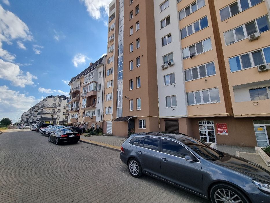 Сдам в аренду. Помещение на 2-е стороны. Сахарова. Парковка