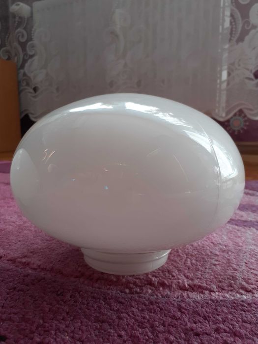 Klosz biały do oprawki ceramicznej z PRL - ''beret''- vintage / retro