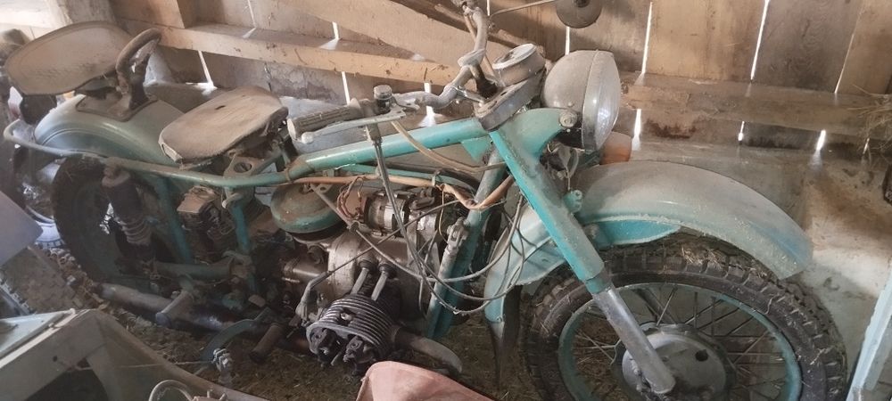 Продам два Урала