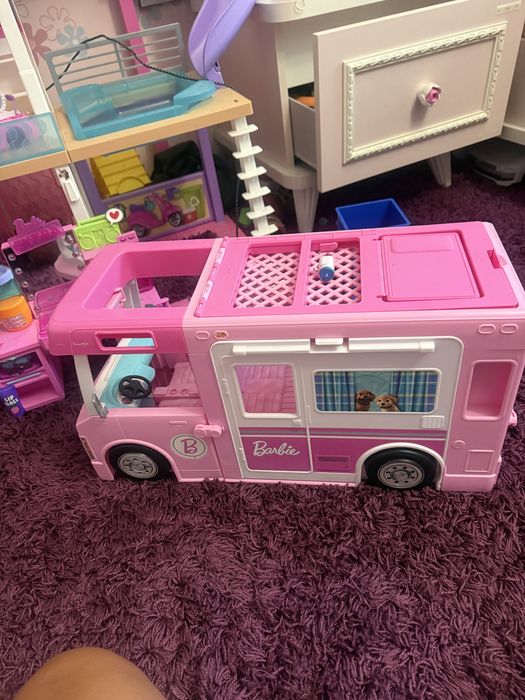 Domek Barbie plus akcesoria i kamper