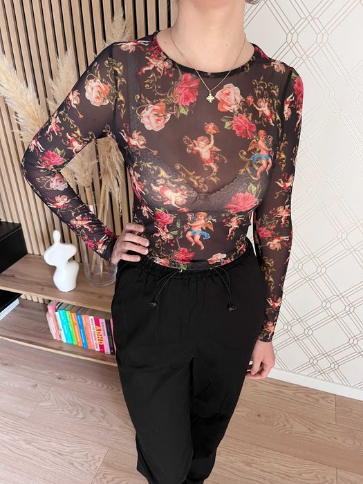 Czarny tiulowy siateczkowy crop top w kwiaty i aniołki