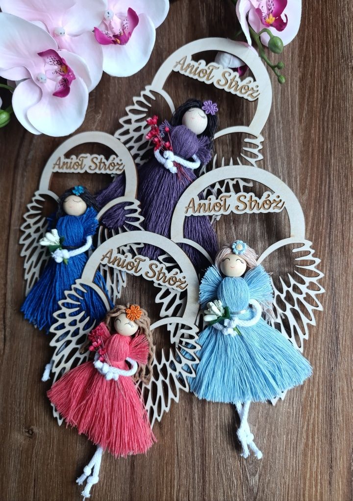 Małe aniołki stróże magnes na dzień mamy kwiaty makrama handmade zawie