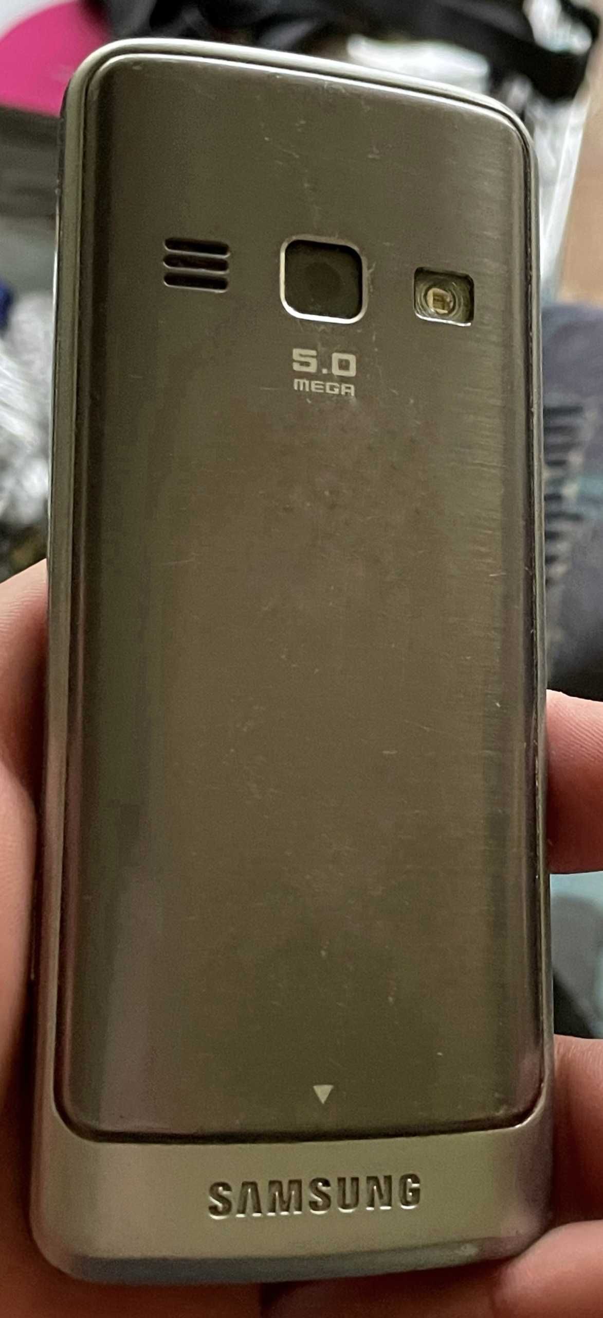 Telefon komorkowy Samsung GT-S5611