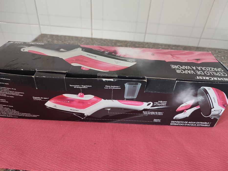 Ferro de engomar vertical a vapor