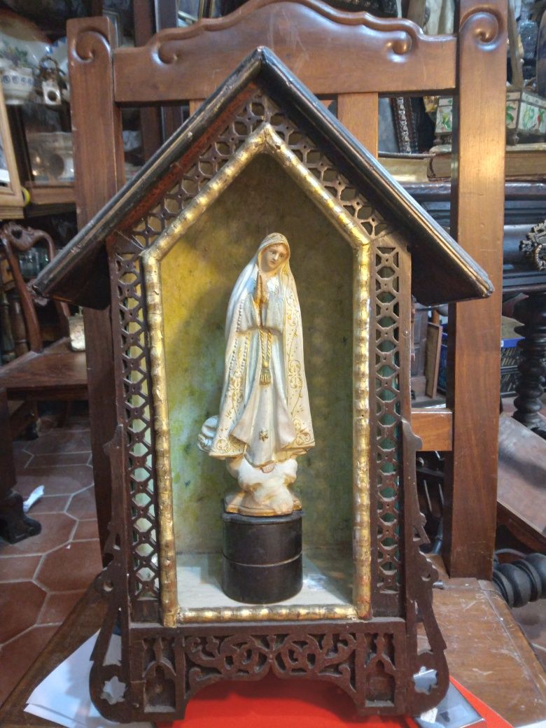 Oratório em talha vazada arte nova
