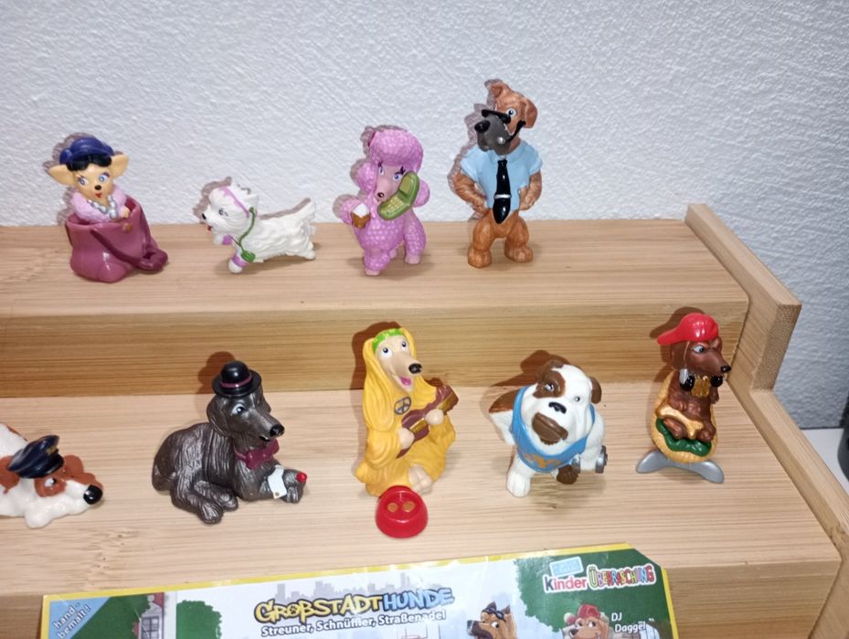 Figurki z kinder niespodzianki z serii Psy w mieście