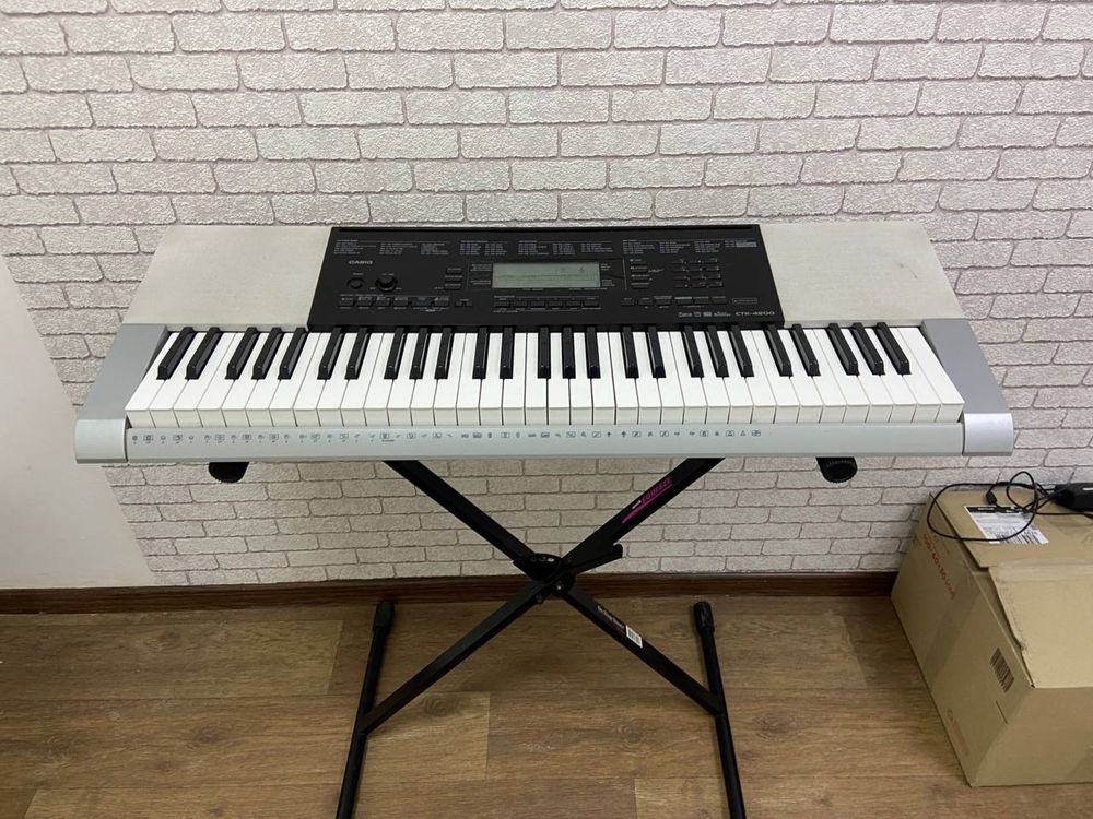Синтезатор Casio CTK 4200 динамічна клавіатура, цифрове піаніно!!!