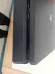 PlayStation 4 Slim com 2 comandos e 1 jogo