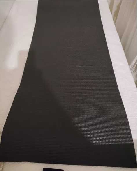 Tapete de ginástica – 51 x 140 x 0,5 cm – cor preto
