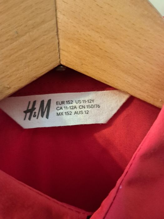 Czerwona koszula z długim rękawem