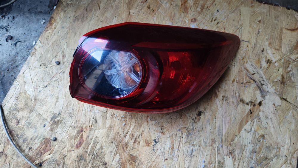 Фонарі мазда 3 2016 хетч.