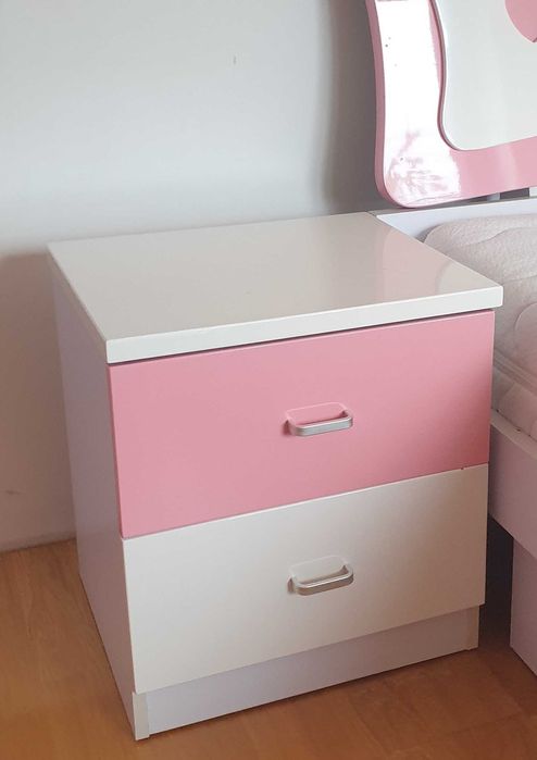 Meble dla dziewczynki biało - różowe  komplet  8 elementów w serca