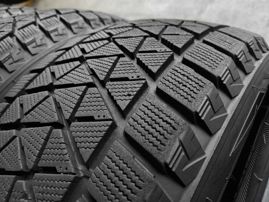 Bridgestone Blizzak R18 235/55 зимові шини преміум арктика