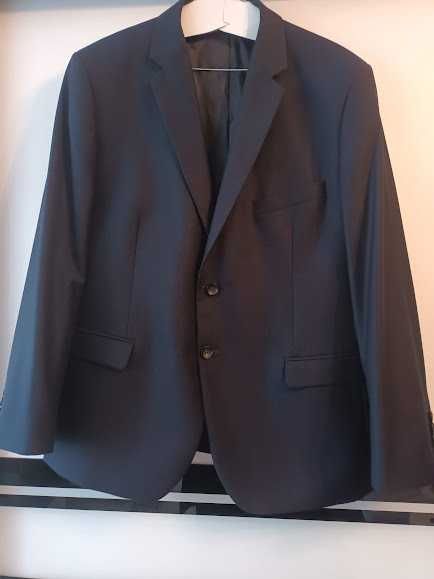 Garnitur męski, dwuczęściowy.