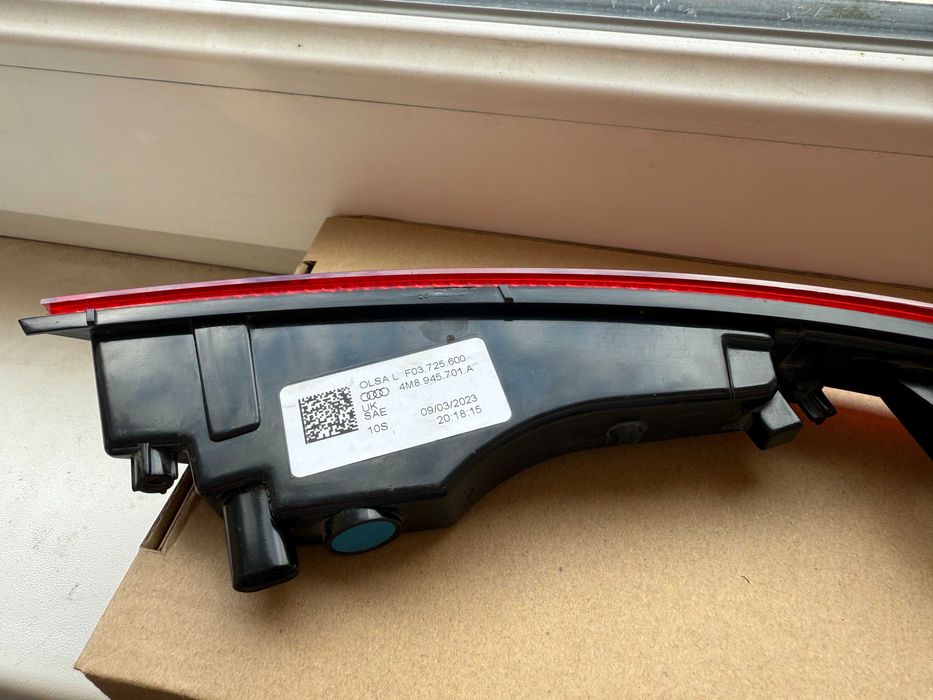 Катафот ліхтар заднього бампера Audi Q8 лівий