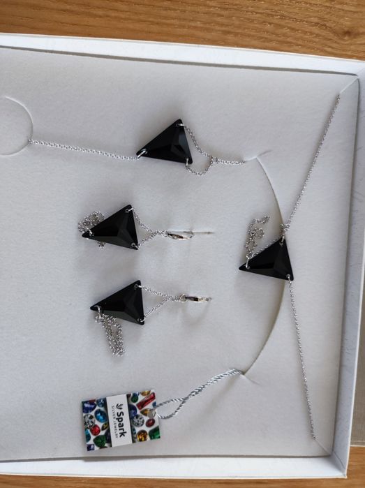 Komplet biżuterii Spark czarne kolczyki naszyjnik bransoletka trójkąty