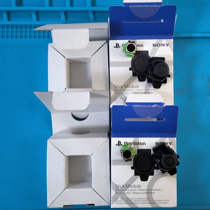 2 modulos Dualsense Edge com joysticks TMR