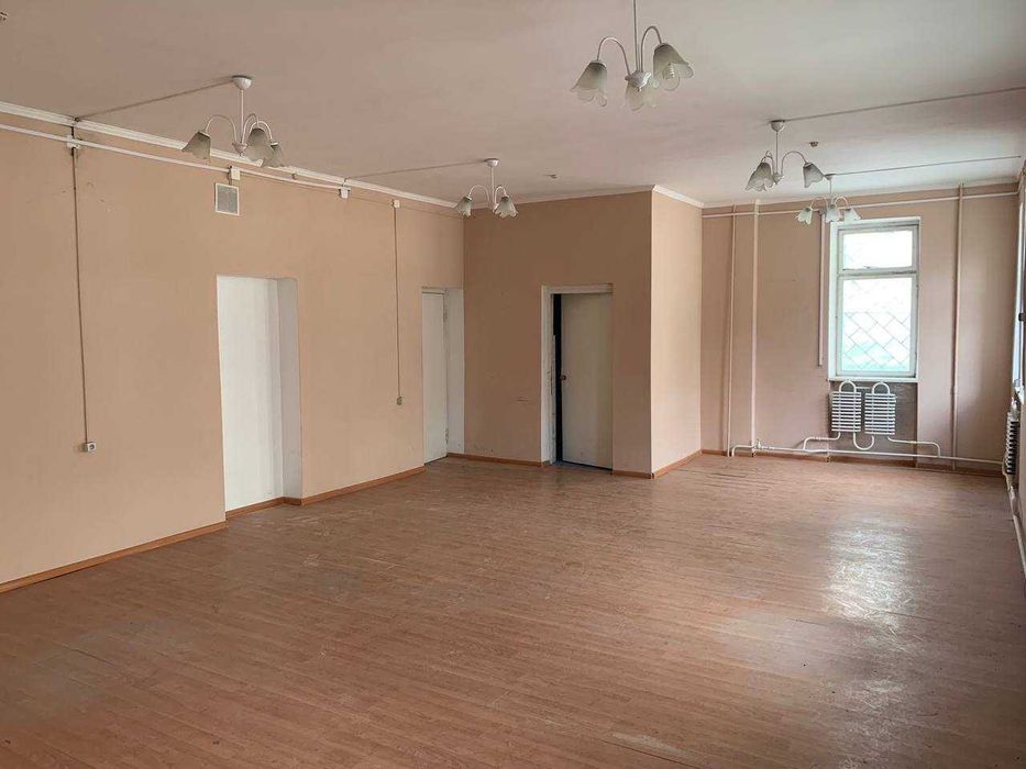 Продаж приміщення з фасадним входом вул Миколайчука