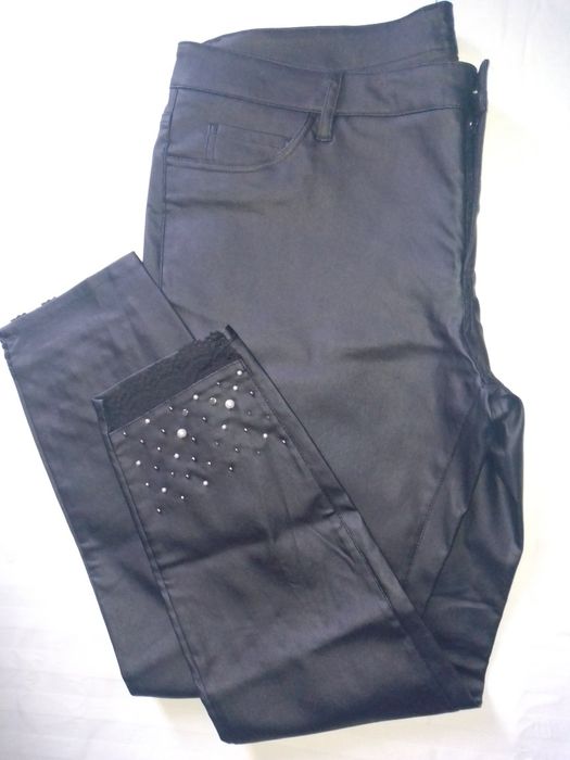 Новые! Чёрные, женские брюки под кожу с кружевом и бусинами 54- 56 раз