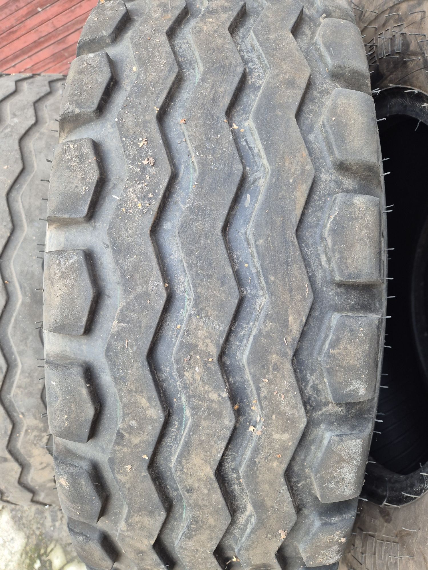 Opony 12.5/80-18