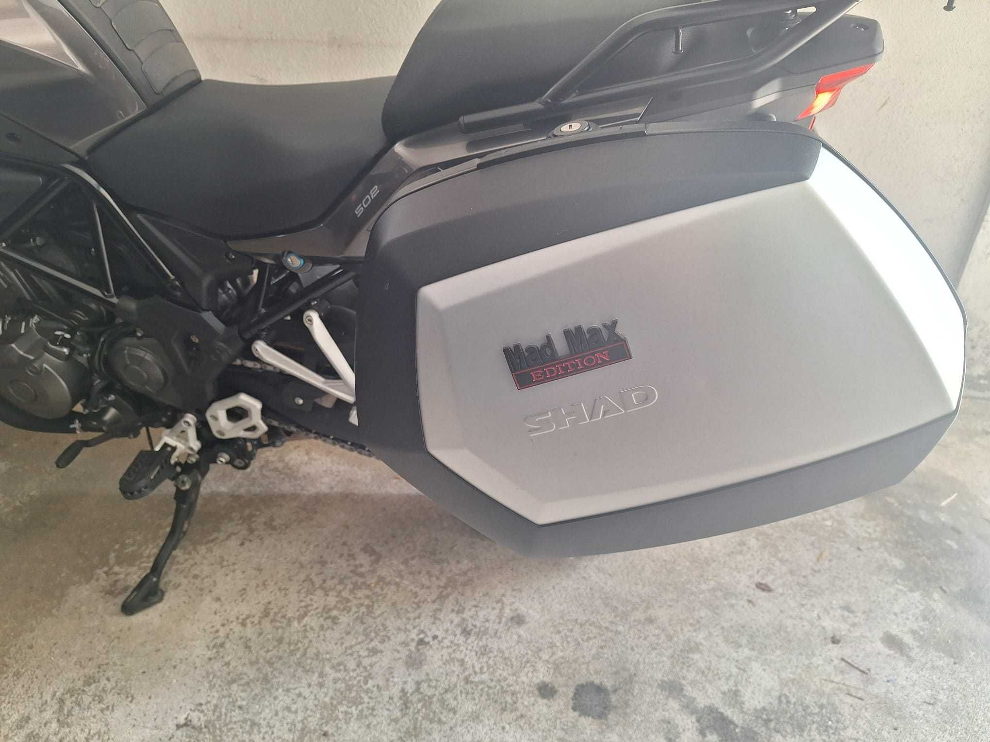Motocicleta Benelli TRK 502, ano 2019, em excelente estado, pouco uso