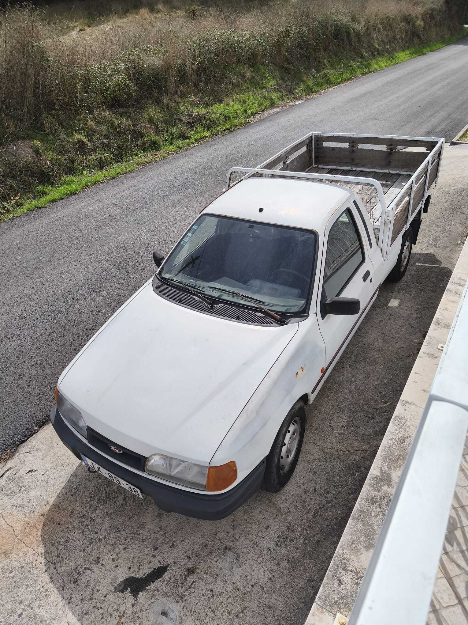 Ford P100 Caixa Aberta em Madeira