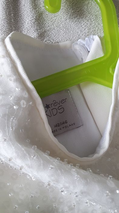 Rever Biała sukienka z ozdobnymi koralikamii tiulowa  Sisi 140 146