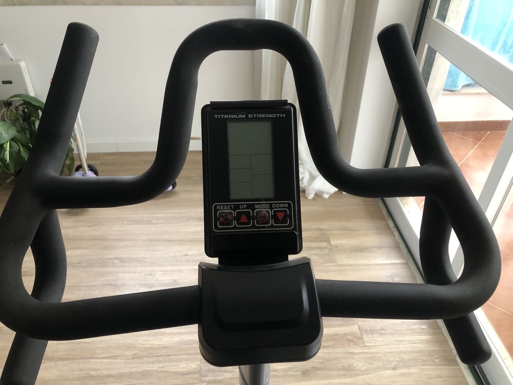 Bicicleta indoor profissional- Titanium