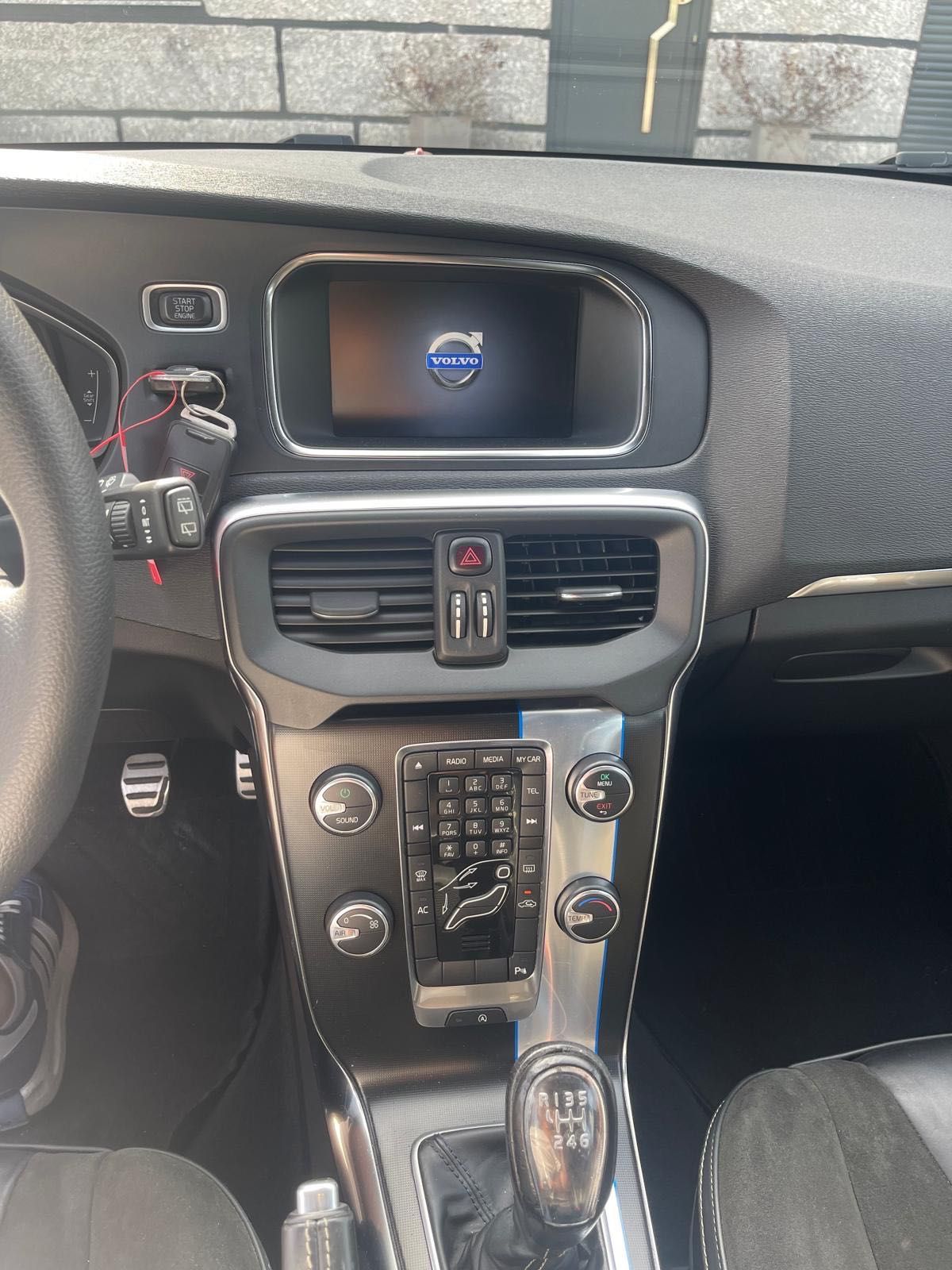 Volvo v40 R design