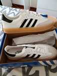 Samba brancos com riscas pretas