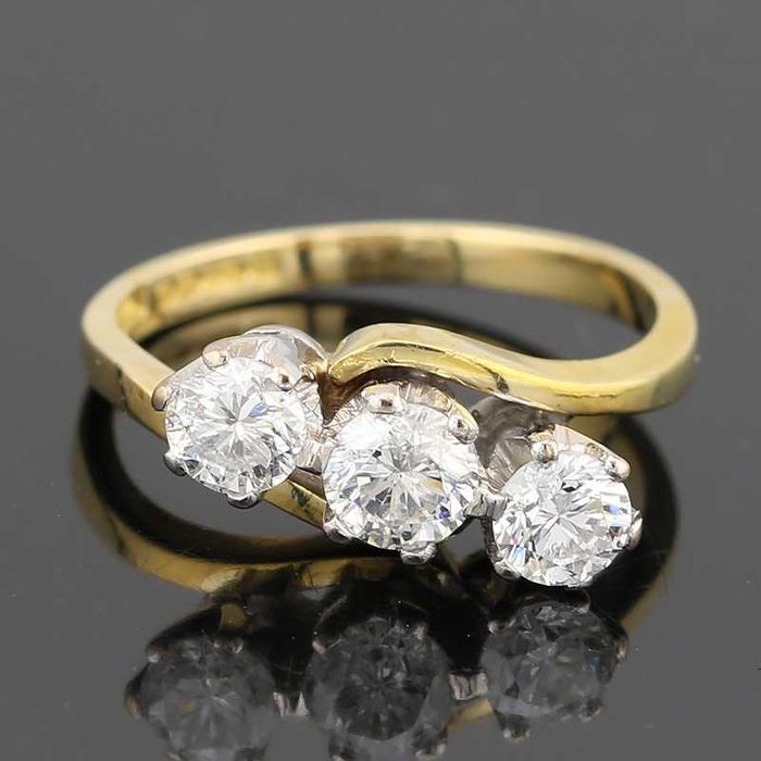 Złoty pierścionek z brylantami 0.61ct trylogia symboliczny 18K